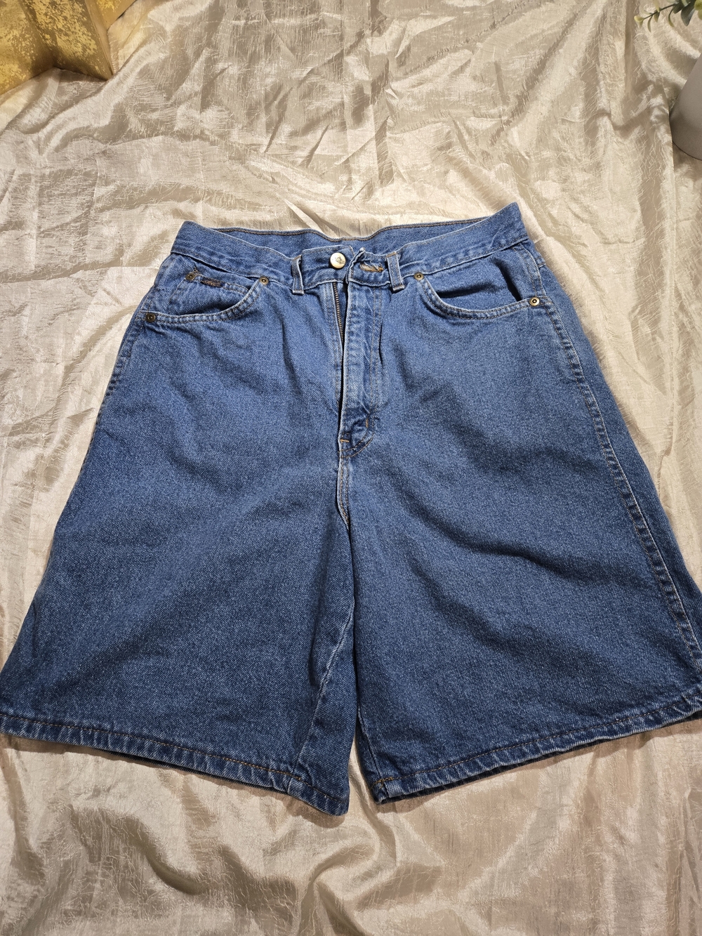 Vintage Chic's 90s Classic Blue Denim Shorts